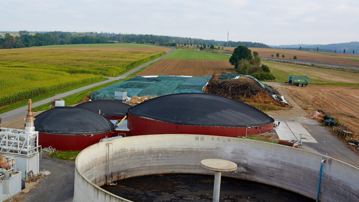 Die Biogasanlage von Tobias Bauersachs liefert zum Teil Regelenergie. Der Umstieg hat sich für den Betreiber gelohnt. - © Liliana Frevel
