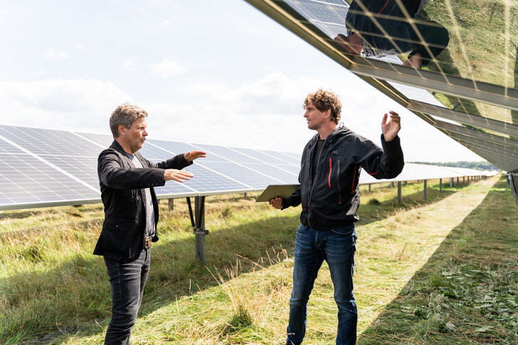 Klimaschutz- und Wirtschaftsminister Robert Habeck hat Interesse am schnelleren Ausbau der Photovoltaik..