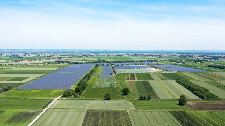 Auch den Solarpark im bayerischen Schornhof refinanziert der Betreiber Anumar über einen PPA.