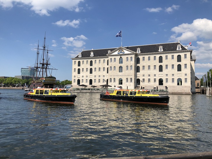 Verkehrswende in Amsterdam mit vollelektrischen Patrouillenbooten.
