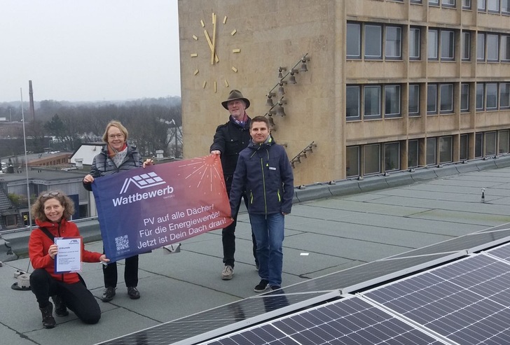 Die Stadt Gütersloh erhielt Ende Januar den Award im Wattbewerb – als Stadt mit dem stärksten PV-Anlagenzubau 2021. - © Wattbewerb
