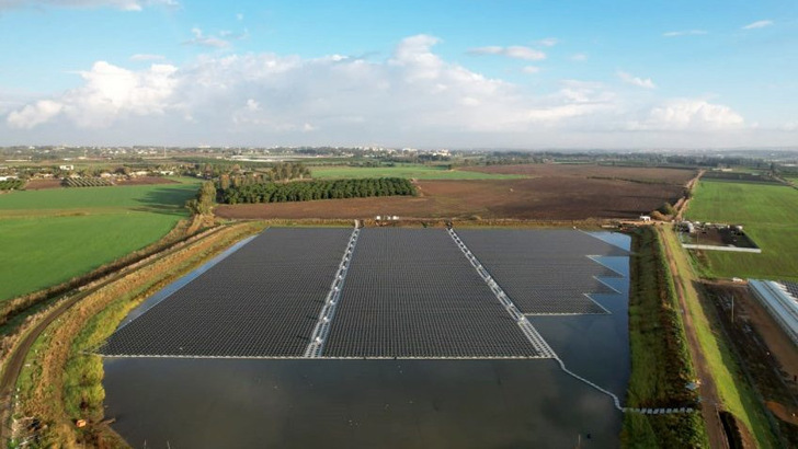 Belectric hat in Israel bereits mehrere schwimmende Solaranlagen errichtet. Darunter auch die 4,8-Megawatt-Anlage in der Nähe von Gan HaShomron. - © Belectric

