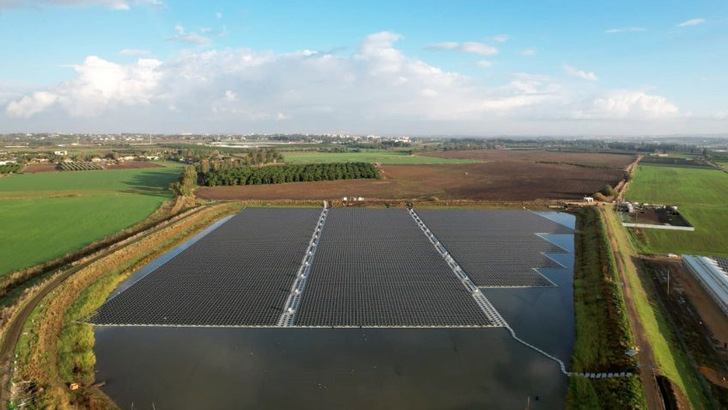 Belectric hat in Israel bereits mehrere schwimmende Solaranlagen errichtet. Darunter auch die 4,8-Megawatt-Anlage in der Nähe von Gan HaShomron.