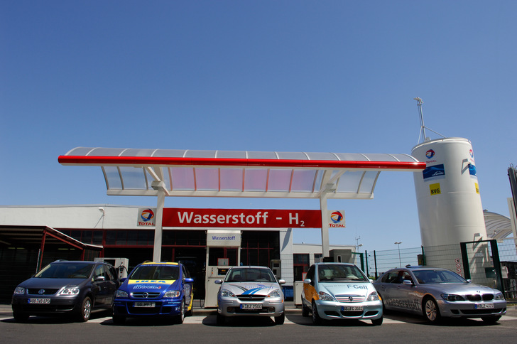 Grüner Wasserstoff soll künftig in großen Mengen fließen – für die Mobilität, vor allem aber für die Industrie. 