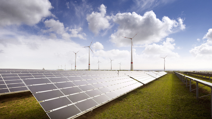 Dank hoher Preise für Wind- und Solarstrom haben die Investoren und Anlagenbetreiber trotz geringerer Produktion hohe Gewinne erzielt.