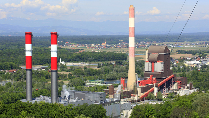 Österreich als Vorbild: Die Alpenrepublik hat den Kohleausstieg schon längst geschafft. Das Kohlekraftwerk Mellach - hier im Hintergrund - war das letzte seiner Art in Österreich. - © Verbund AG
