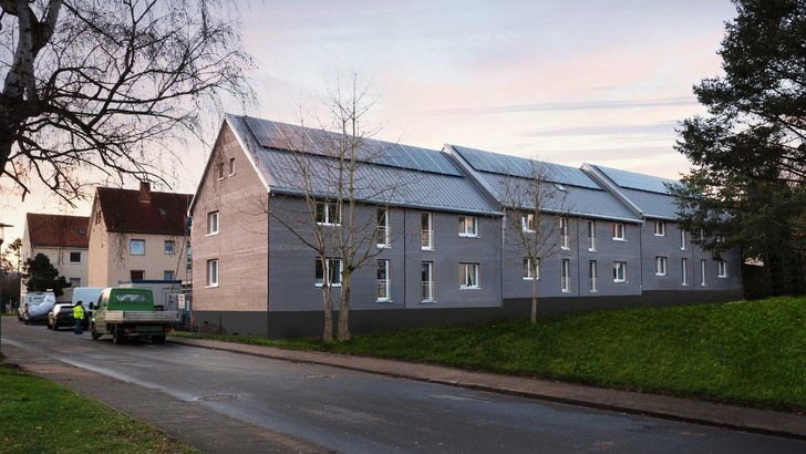 Ecoworks hat die drei Wohnblöcke in Hameln haben es zum Netto-Null-Energiestandard gebracht. Die Planung solcher Sanierungsprojekte sollte systematisch angegangen werden. - © Ecoworks

