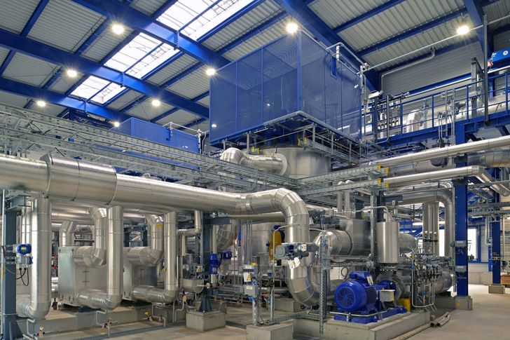 Vattenfall betreibt am Standort Reuter West in Berlin Spandau Europas größte Power-to-Heat-Anlage. Mit einer Wärmeleistung von 120 Megawatt kann die Anlage selbst an sehr kalten Wintertagen über 36.000 Haushalte beheizen.