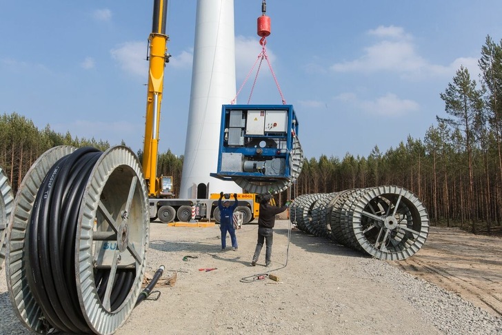 Windpark mit Kabeln - © PNE
