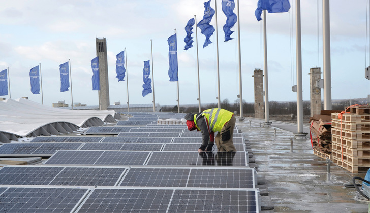 Nicht nur weil die Handwerker bei Wind und Wetter die Anlagen aufbauen müssen, wie hier auf dem Berliner Olympiastadion, 
brauchen sie leicht handhabbare und schnell zu installierende Systeme.
