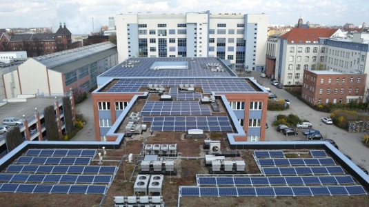 Wenn der Solarstrom im ganzen Quartier verbraucht wird, steigt der Grad der Selbstversorgung mit sinkenden Kosten. - © Velka Botička
