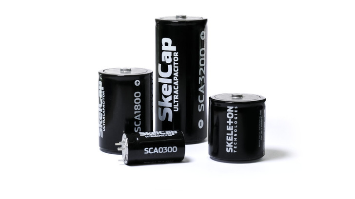 Aus diese Kondensatorzellen baut Skeleton ganze Speichereinheiten bis zum Megawattmaßstab zusammen.