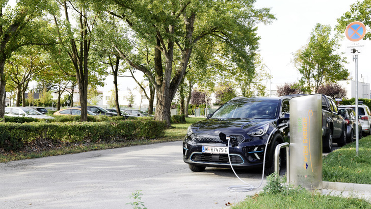 In Städten sind die Elektroautofahrer auf die öffentliche Ladeinfrastruktur angewiesen. - © Wien Energie
