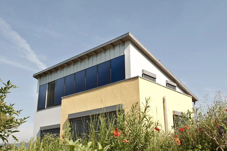 Solarthermie kann im Einfamilienhaus einen Teil der Wärmeversorgung übernehmen.