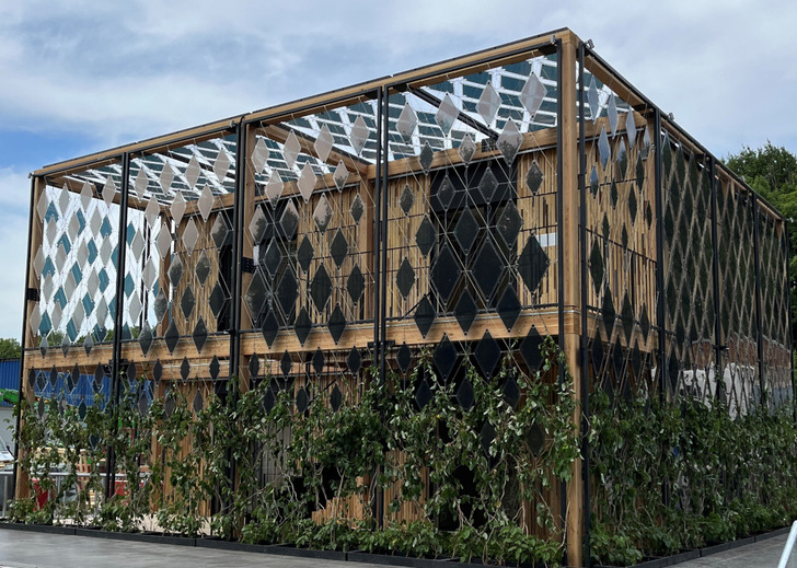 Die Wohneinheit Collab der Universität Stuttgart wird von individuell angefertigten und platzierten organischen Solarfolien versorgt.