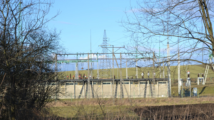 Angreifer auf das Netz lauern überall. Die Energieunternehmen müssen ihre kritische Infrastruktur entsprechend schützen.