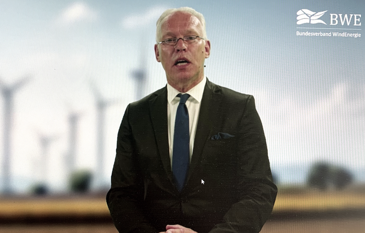 BWE-Präsident Hermann Albers warnt bei der Bekanntgabe der Halbjahreszahlen vor weiterhin viel zu langen Genehmigungszeiten von 60 Monaten im Durchschnitt.  