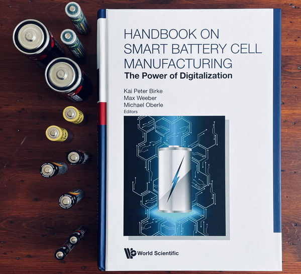 In ihrem Handbuch haben die Autoren genau beschrieben, welche Vorteile die Digitalisierung der Batteriezellfertigung hat. - © Fraunhofer IPA
