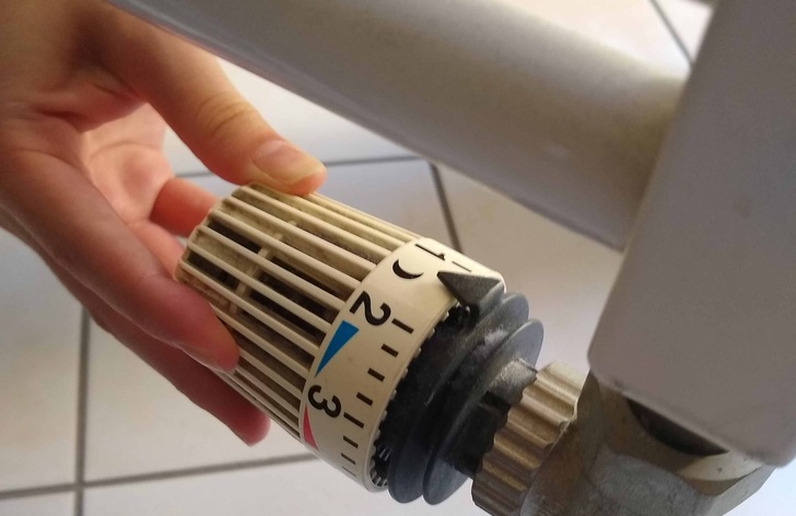 Heizung aus? Für Haushalte mit wenig Geld könnte das angesichts steigender Gaspreise im Winter kalte Realität werden.