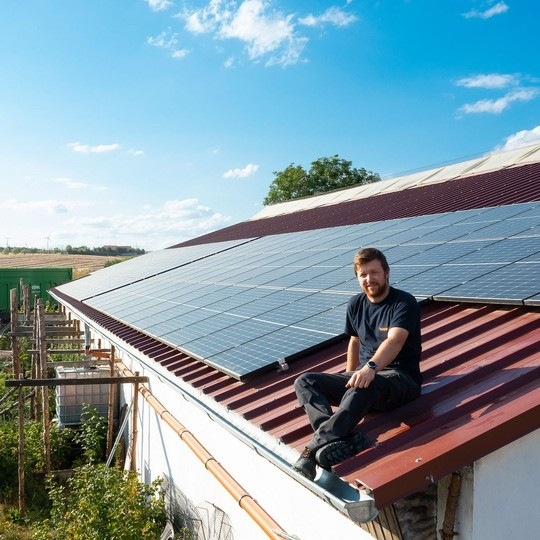 Landwirt Kuhn, der in 7. Generation seinen Landwirtschaftsbetrieb Richtung Autarkie führt.