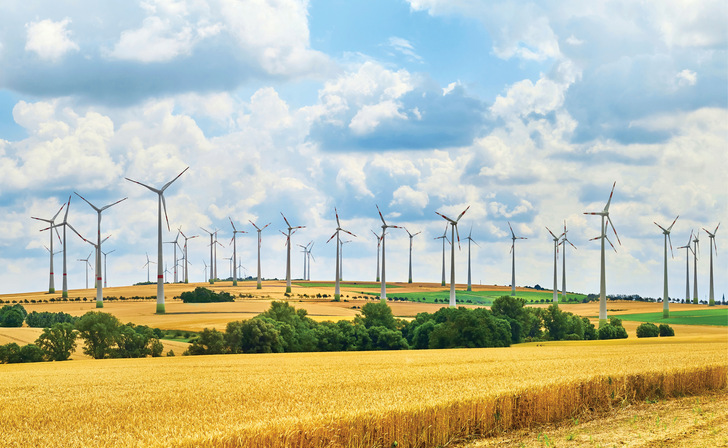 Ein beschleunigter Windkraftausbau braucht eine schnelle Flächenbereitstellung. - © Foto: Composer - stock.adobe.com
