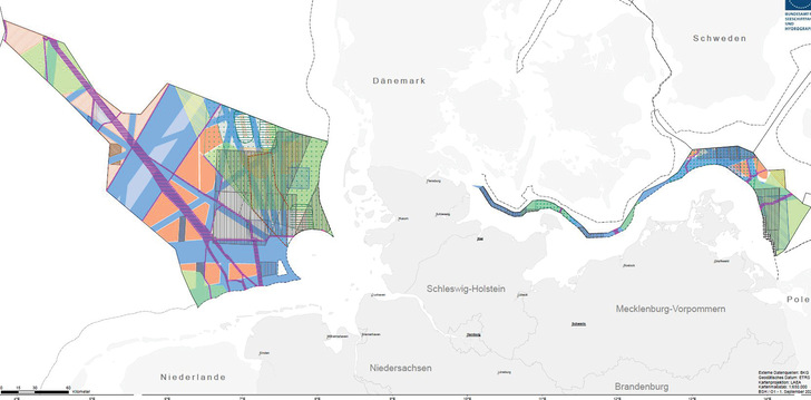 Maritimer Raumordnungsplan: Karte der festgelegten Nutzungszonen mit Offshore-Windkraftgebieten (rosa  und orange) - © Karte: BSH
