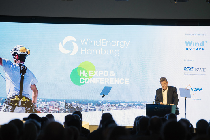 Wirtschaftsminister Robert Habeck bei der Eröffnung der Windenergy Hamburg.