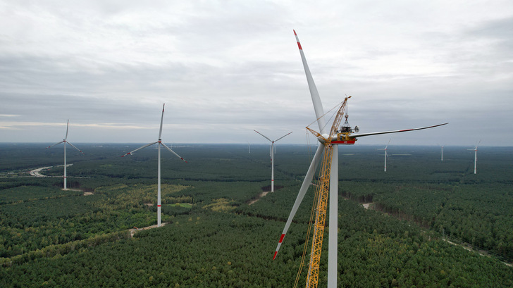 Von Projektentwicklungsunternehmen Abo Wind geplanter Windpark Spreeaue. Das Stadtwerke-Dienstleistungsunternehmen Trianel übernahm das Anlagenfeld in Ostbrandenburg.
