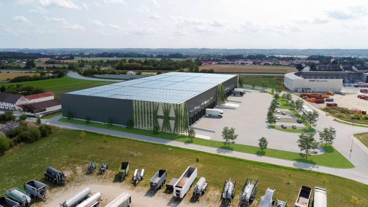 Das Gewerbequartier Mühlbach in Oberbayern wird vor allem im Solarstrom versorgt. Das Wärmekonzept soll dezentral aufgestellt werden. - © Green Rock
