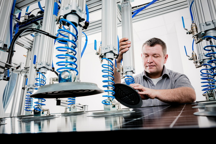 Produktionskapazitäten müssen jetzt hochgefahren werden. 