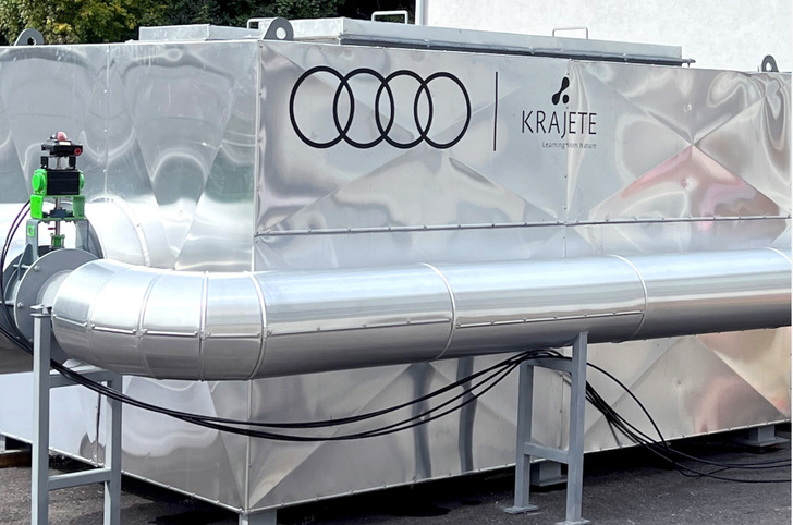 Mit dieser Anlage in Linz filtern Kajete und Audi jedes Jahr 500 Tonnen CO2 aus der Luft. Betrieben wird das System mit Solarstrom. - © AUDI AG
