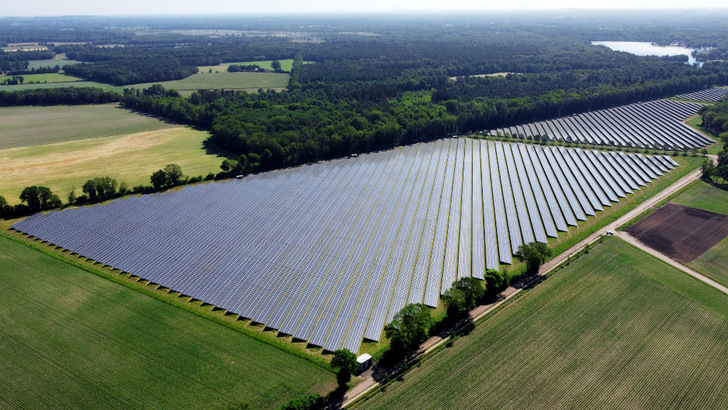 Belectric hat schon einige Solaranalgen in den Niederlanden gebaut. Jetzt kommen die nächsten vier Generatoren mit Low Carbon als Partner dazu. - © Belectric
