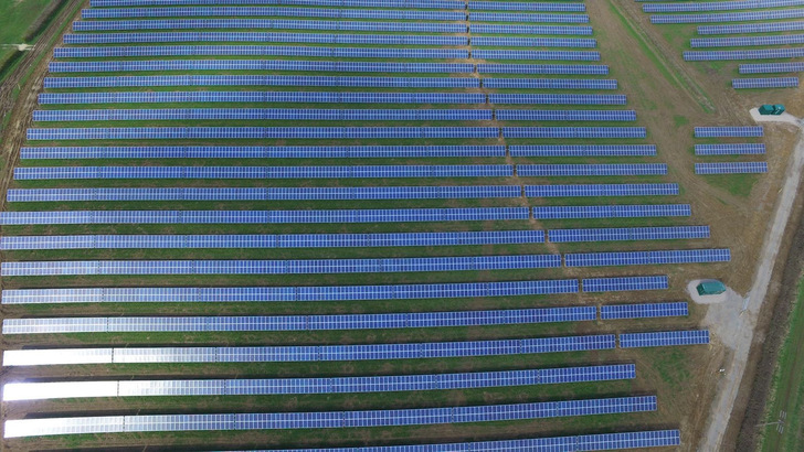 Zusammen 84 MW werden die beiden ersten Solarparks von Q-Energy und Lunaco haben.  