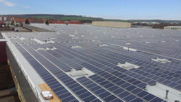 Für Strom aus Dachanlagen können die Projektierer in Zukunft mehr Ertrag einplanen.