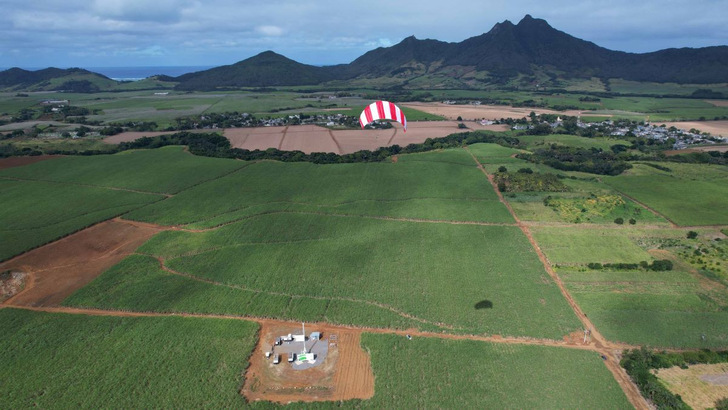 Die Flugwindenergieanlage von Skysails auf Mauritius. - © SkySails Power GmbH
