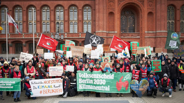 Am 26. März stimmt das Volk in Berlin ab, ob die Hauptstadt 2030 statt erst 2045 klimaneutral werden soll.  - © www.berlin2030.org

