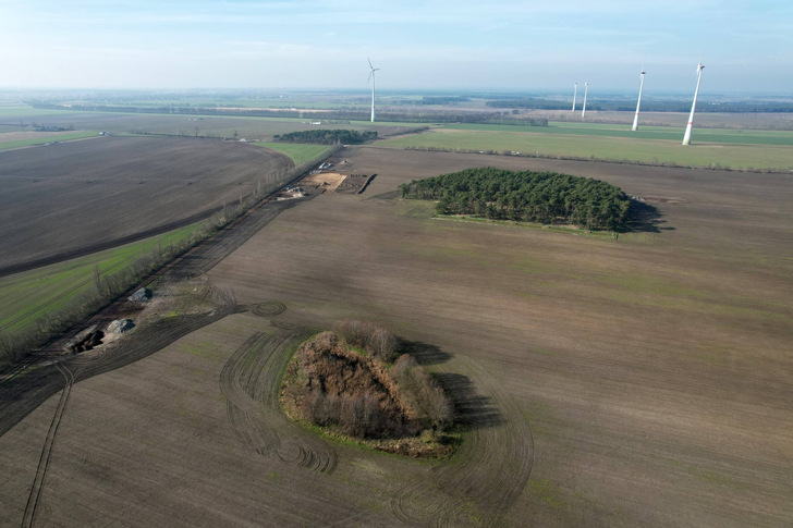Aktueller Blick auf das Areal des Windparks Elster Repowering. Alle 50 Altanlagen wurden bereits demontiert.