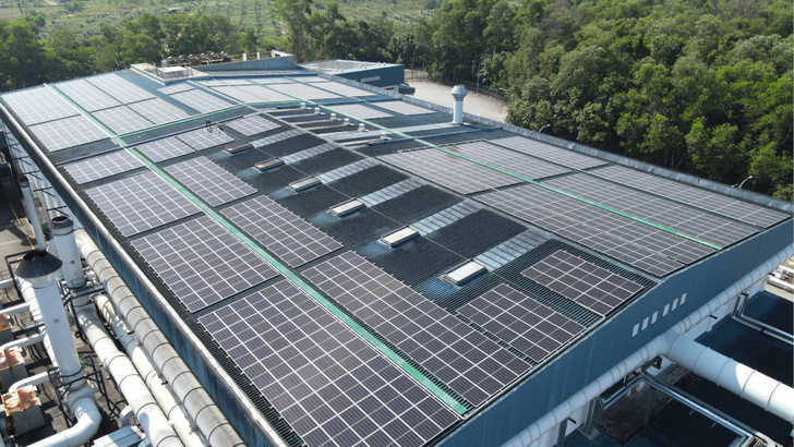 Mit dem Umstieg auf Solarenergie können auch die Textilproduzenten in Vietnam ihre Betriebskosten senken.