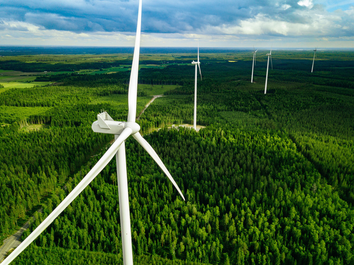 Windpark in Finnland. Auch in Bayern nahe München sollen wieder Windturbinen aufgebaut werden.  - © Getty Images/iStockphoto
