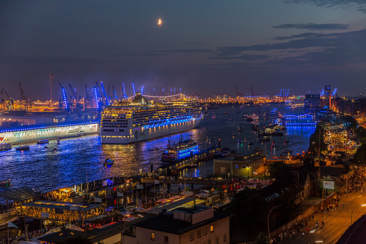 Hamburger Hafen – die Speicherstadt in Hafennähe ist stimmungsvoller Tagungsort des Symposiums zur Zustandsüberwachung für Offshore-Windparks und Schiffe am 4. Mai.  - © HHM – Glaubitt
