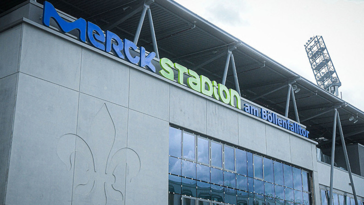 In Zukunft wird das Merck-Stadion in Darmstadt fast zur Hälfte mit eigenem Solarstrom betrieben.