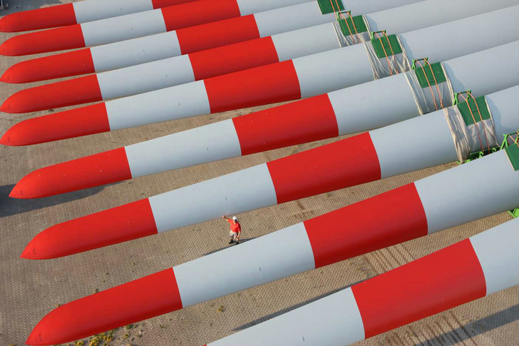 Erhaltung der Windkraftindustrie ist eine der Forderungen, mit der Windenergieverband BWE am 22. März in den Windgipfel mit Minister Robert Habeck gehen möchte (Bild: mittlerweile geschlossene Rotorblattproduktion von Areva)   - © AREVA Wind • 2009
