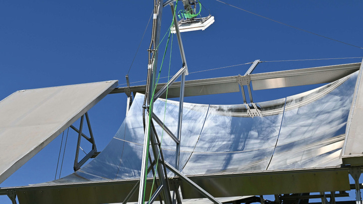 Auf dem Teststand haben die Forscher das gesamte System aus keramischem Wärmeträger und Luftwand ausgiebig vermessen. - © Fraunhofer ISE
