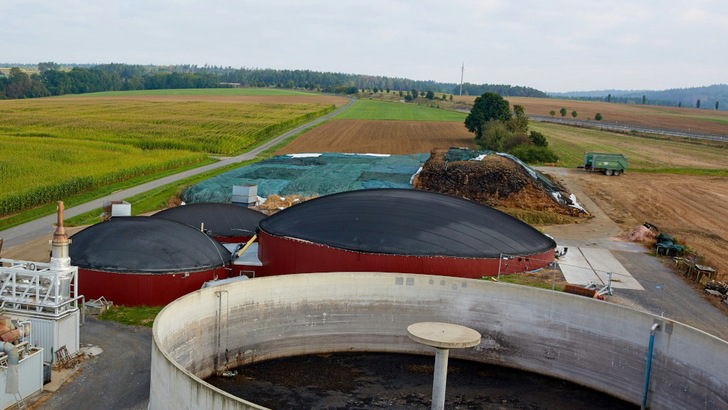 Die angedachte rückwirkende Einführung neuer Treibhausgasminderungskriterien für Biogasanlagen als Vergütungsvoraussetzung ist ein schwerer Schlag für die Biogasbranche.