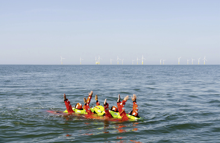 Rettungsübung im Meer für Offshore-Windkraft - © Foto: RelyOn Nutec
