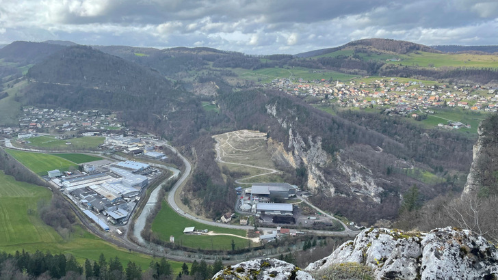 Die Deponie in Liesberg südlich von Basel ist verschlossen und die Leerrohre sind verlegt. Jetzt kann die Planung für die Solaranlage beginnen. - © Kelsag
