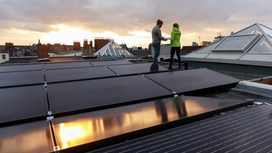 Mieterstromprojekte haben das Potenzial, auch Menschen ohne eigenes Dach direkt an der Energiewende teilhaben zu lassen. - © Green Planet Energy
