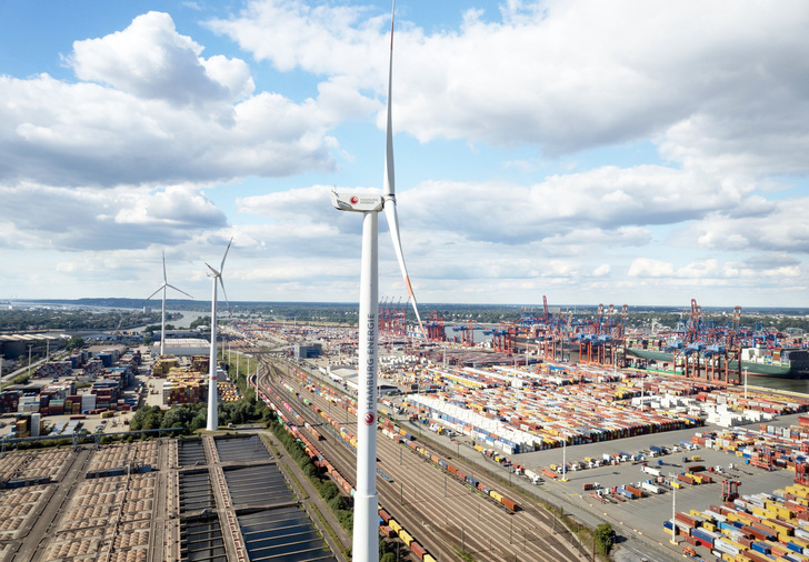 Im Energiepark Hafen an der Dradenau verbinden die Hamburger Energiewerke Wärmequellen aus der Müllverwertung, Klärwerksprozessen und energieintensiven Industriebetrieben mit der Leistung einer hocheffizienten Gas- und Dampfturbinen-Anlage