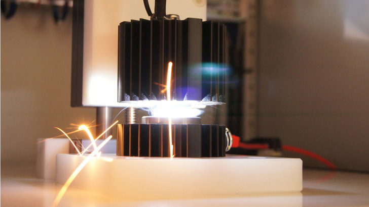 Auf dem Teststand wird der Lichtbogen möglichst realitätsnah nachgestellt.