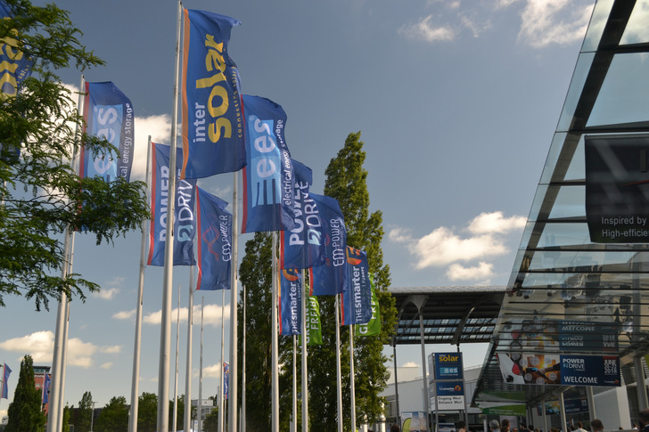 Jetzt öffnen sich die Tore der Messe in München wieder für die Solar-, Speicher- und Elektromobilitätsbranche. - © Velka Botička
